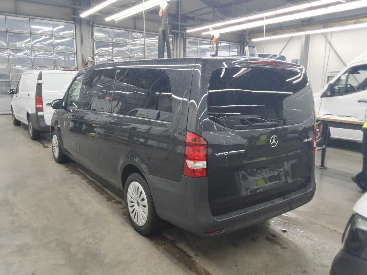 Mercedes-Benz Vito 116 CDI Tourer 2xKlima AHK Kamera Audio40 - Automóvel: foto 4 Mercedes-Benz Vito 116 CDI Tourer 2xKlima AHK Kamera Audio40 - Automóvel: foto 4