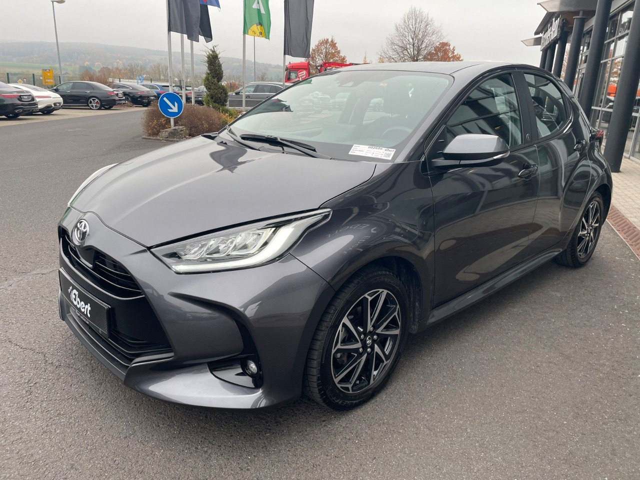 Toyota Yaris 1.5 VVT-iE Aut. Team D AHK+R-Kamera+SHZ - Automóvel: foto 3 Toyota Yaris 1.5 VVT-iE Aut. Team D AHK+R-Kamera+SHZ - Automóvel: foto 3