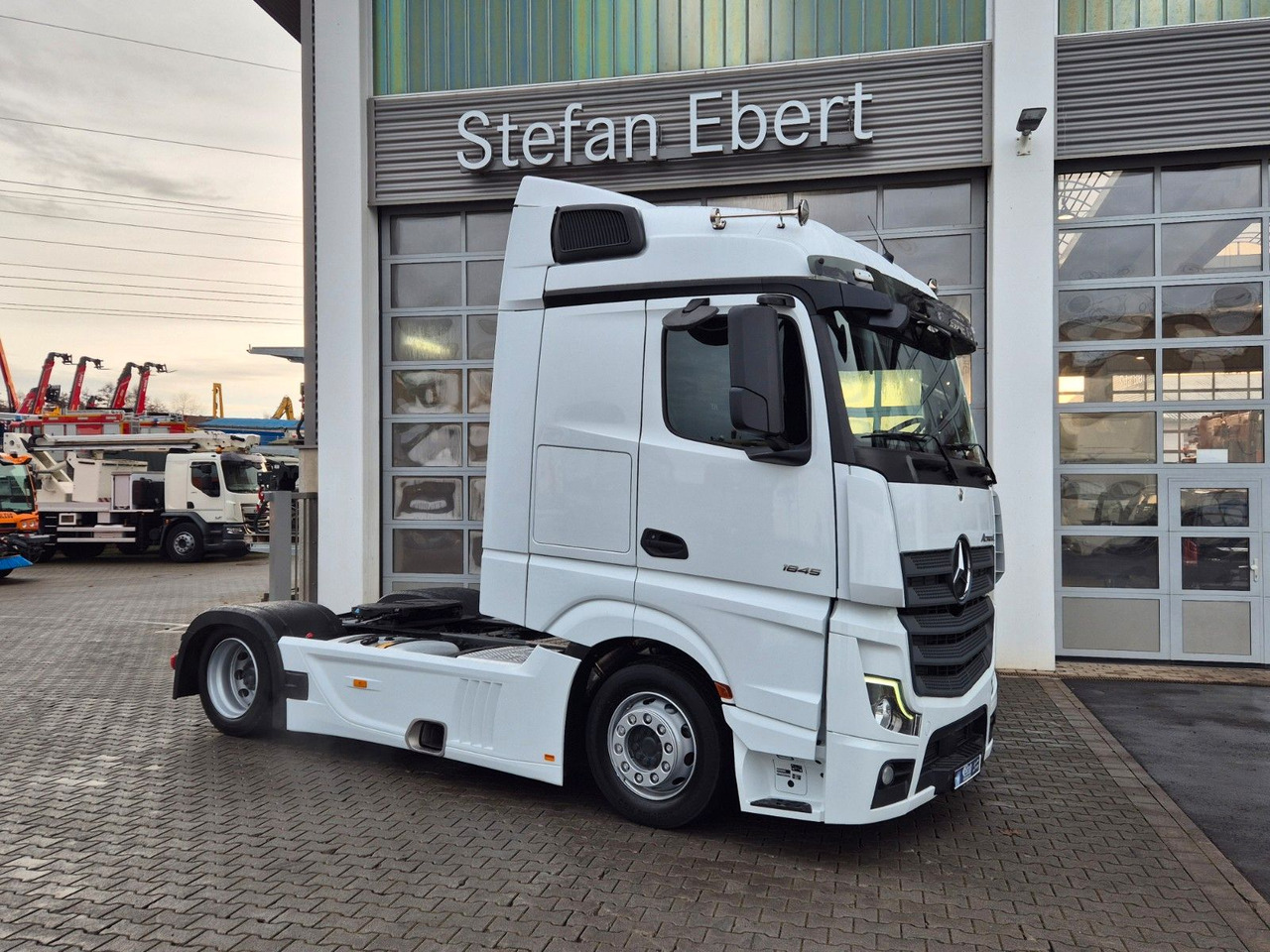 Mercedes-Benz Actros 1845 LSnRL Standklima Vollspoiler - Tractor: foto 2 Mercedes-Benz Actros 1845 LSnRL Standklima Vollspoiler - Tractor: foto 2