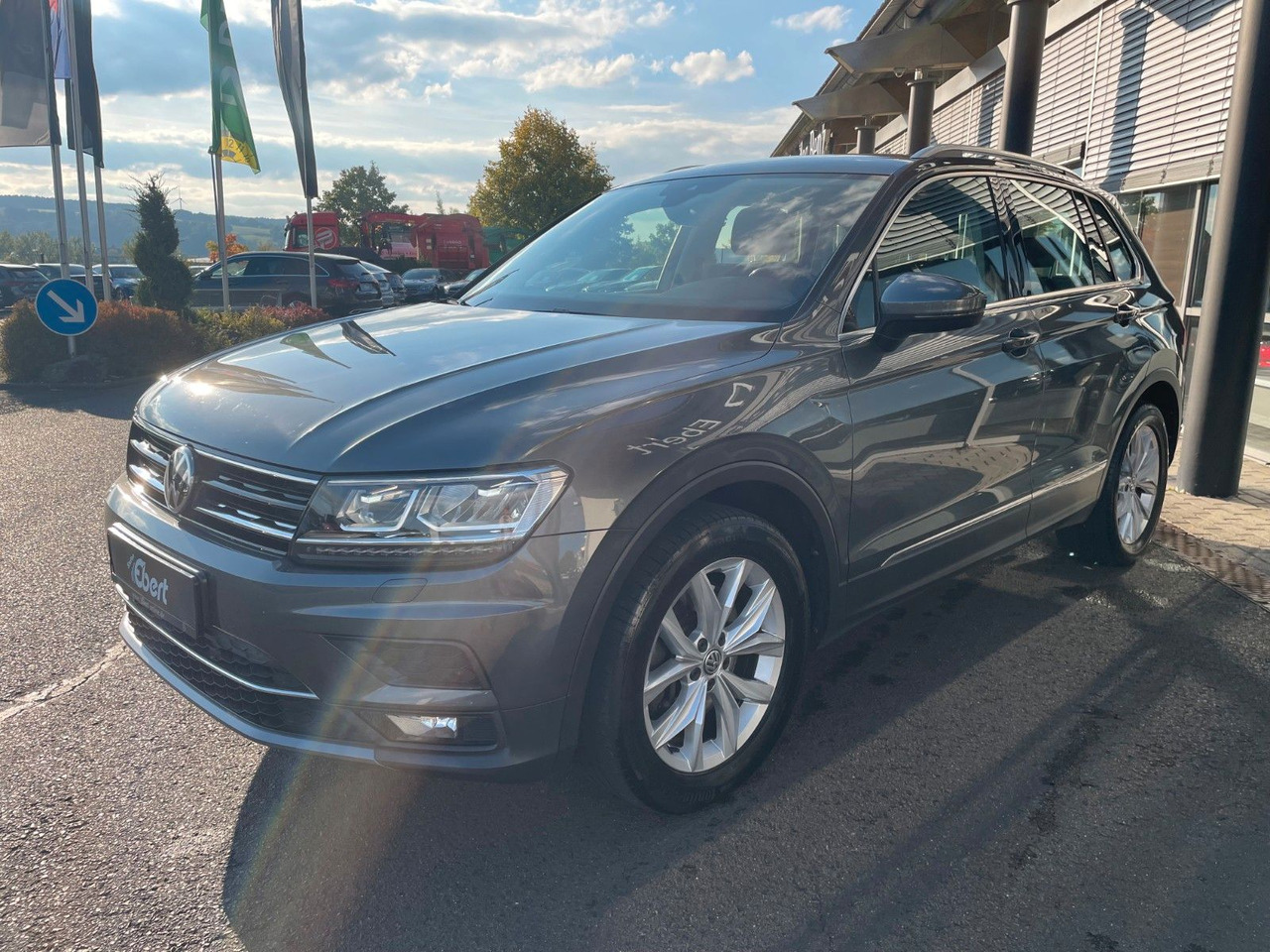 Volkswagen Tiguan 2.0 TSI Highline 4M AHK+LED+DAB+ACC+PDC - SUV: foto 2 Volkswagen Tiguan 2.0 TSI Highline 4M AHK+LED+DAB+ACC+PDC - SUV: foto 2