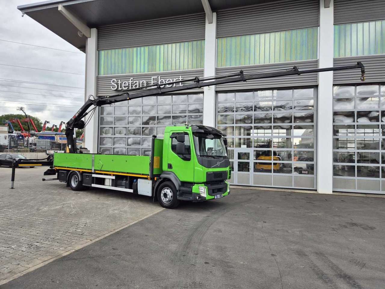 Volvo FL 42 R Kran Hiab XS 088 Funk bis 14 m! Kamera - Camião de caixa aberta/ Plataforma, Caminhão grua: foto 1 Volvo FL 42 R Kran Hiab XS 088 Funk bis 14 m! Kamera - Camião de caixa aberta/ Plataforma, Caminhão grua: foto 1