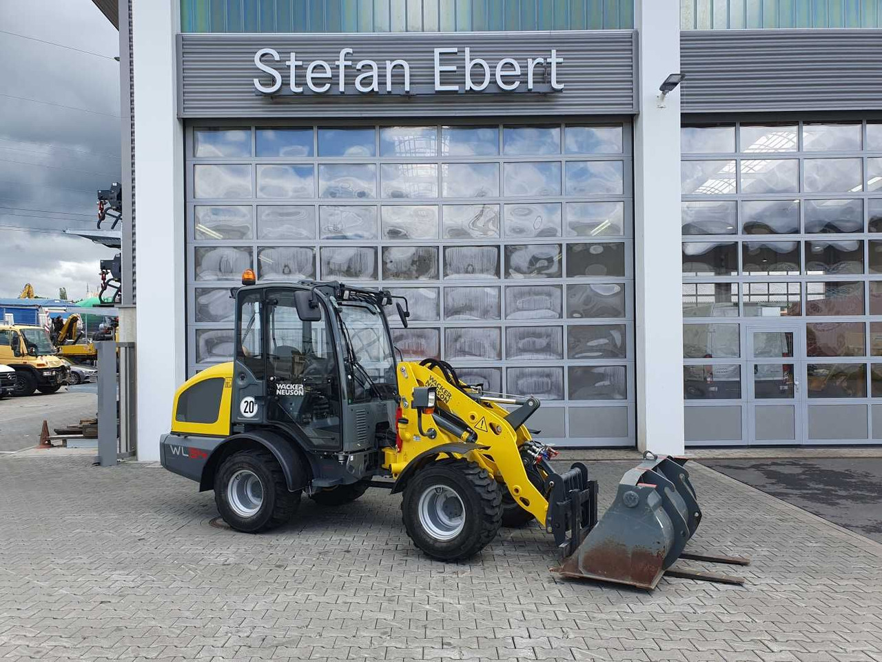 Wacker WL34 (RL40) / Schaufel + Gabel / nur 743h / 62PS - Carregadeira de rodas: foto 1 Wacker WL34 (RL40) / Schaufel + Gabel / nur 743h / 62PS - Carregadeira de rodas: foto 1