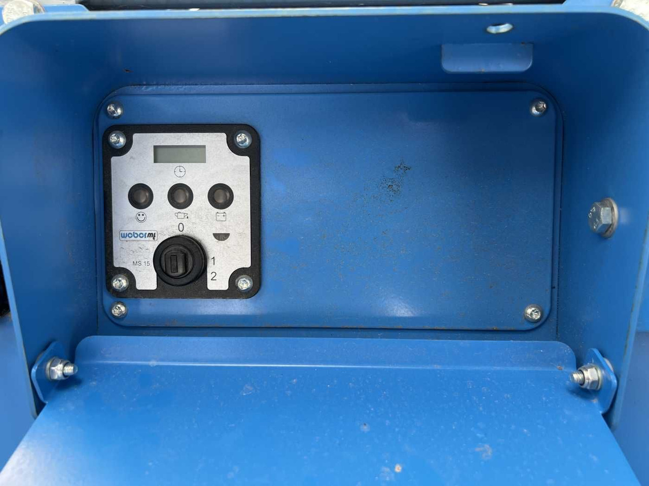 Placas vibratórias Weber CR 9 Hatz-Diesel / 736kg / E-Start / DEMO: foto 10 Placas vibratórias Weber CR 9 Hatz-Diesel / 736kg / E-Start / DEMO: foto 10