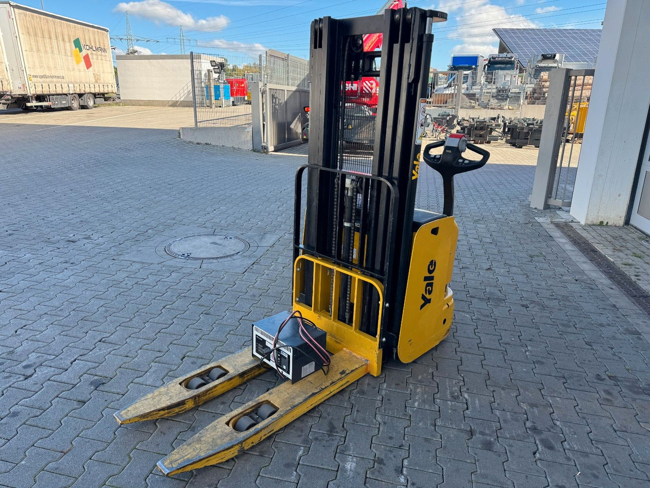 Yale MS 12 AC / Triplex: 4m! / nur 180h! / 2014 - Stacker: foto 5 Yale MS 12 AC / Triplex: 4m! / nur 180h! / 2014 - Stacker: foto 5