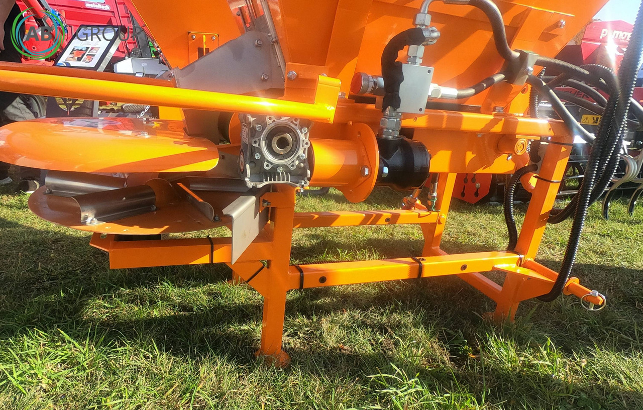 POM Augustów spreader Motyl N031M hydraulic-electric drive - Grades de discos: foto 2 POM Augustów spreader Motyl N031M hydraulic-electric drive - Grades de discos: foto 2