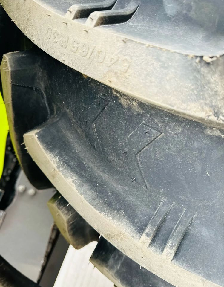 Trator Claas Axion 810: foto 14