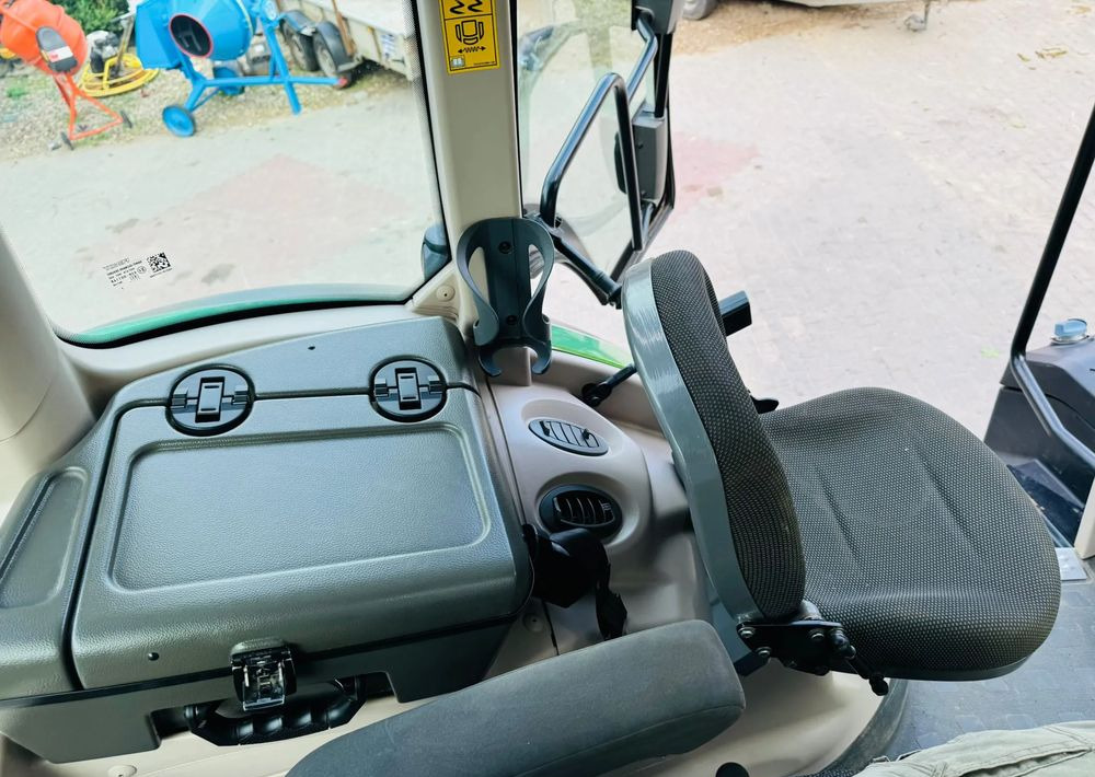 Trator Fendt 828 Vario Profi Plus: foto 18