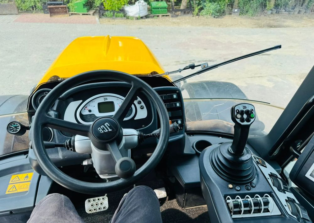 Locação de  JCB FASTRAC 3230 JCB FASTRAC 3230: foto 12