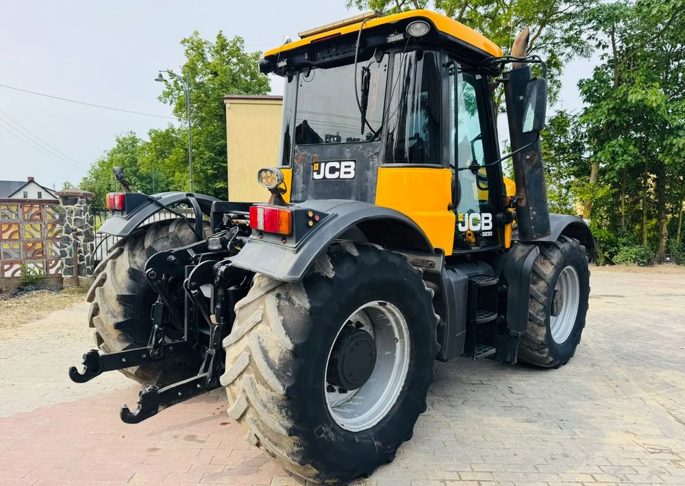 Locação de  JCB FASTRAC 3230 JCB FASTRAC 3230: foto 6
