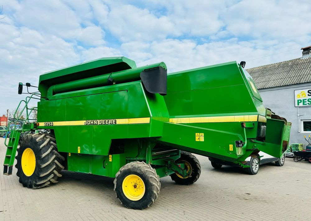 Ceifeira debulhadora John Deere 2254: foto 11