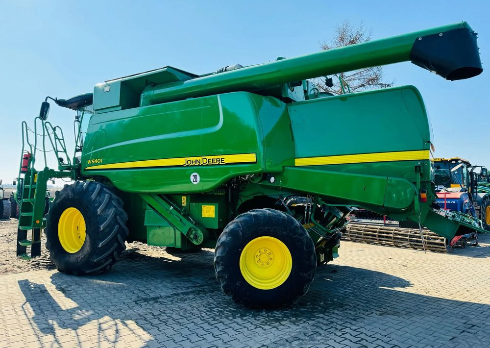 John Deere W540i - Ceifeira debulhadora: foto 5 John Deere W540i - Ceifeira debulhadora: foto 5