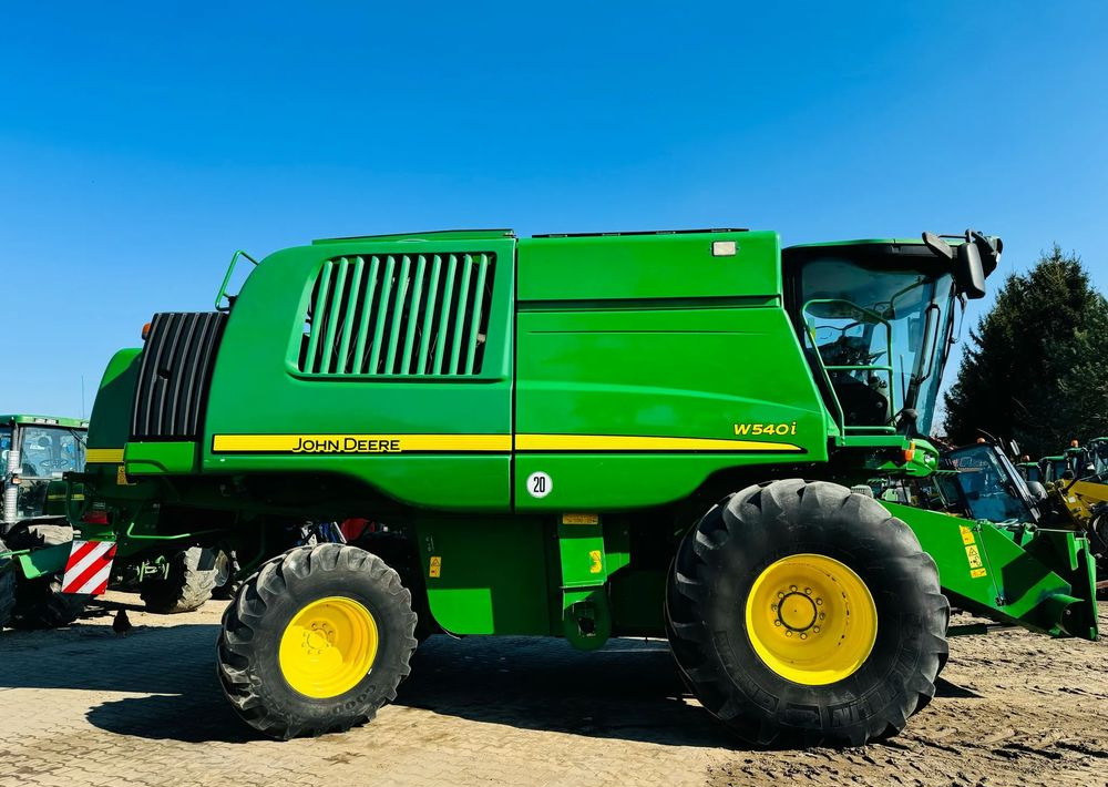 John Deere W540i - Ceifeira debulhadora: foto 1 John Deere W540i - Ceifeira debulhadora: foto 1