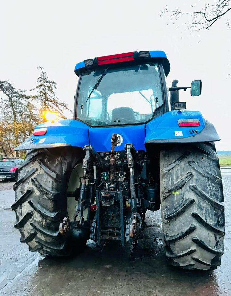 New Holland T8020 - Trator: foto 5 New Holland T8020 - Trator: foto 5