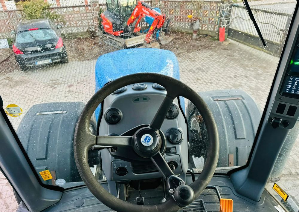 Trator New Holland T8040: foto 10
