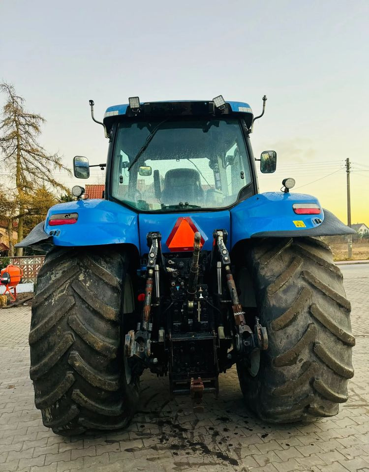 Trator New Holland T8040: foto 9