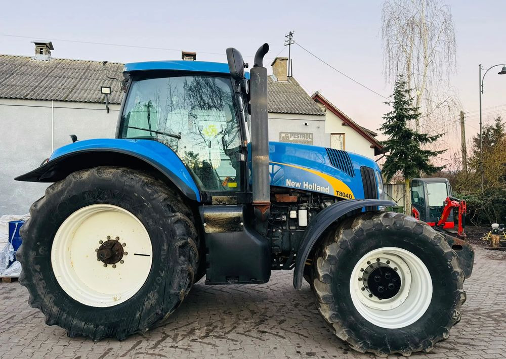 Trator New Holland T8040: foto 7