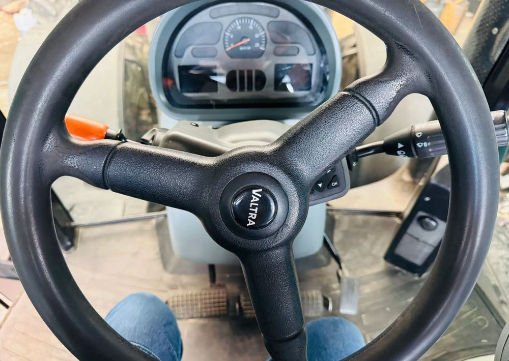 Trator Valtra S233: foto 13