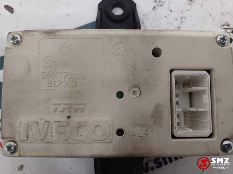 Iveco Occ ECU centrale vergrendeling Iveco - Centralina electrónica de Caminhão: foto 3 Iveco Occ ECU centrale vergrendeling Iveco - Centralina electrónica de Caminhão: foto 3