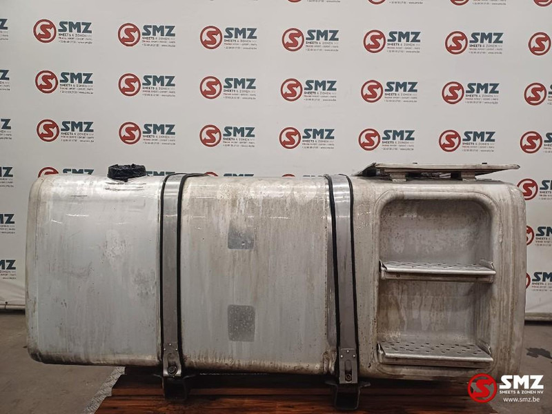 Iveco Occ brandstoftank met steunen 610L Iveco - Tanque de combustível de Caminhão: foto 1 Iveco Occ brandstoftank met steunen 610L Iveco - Tanque de combustível de Caminhão: foto 1