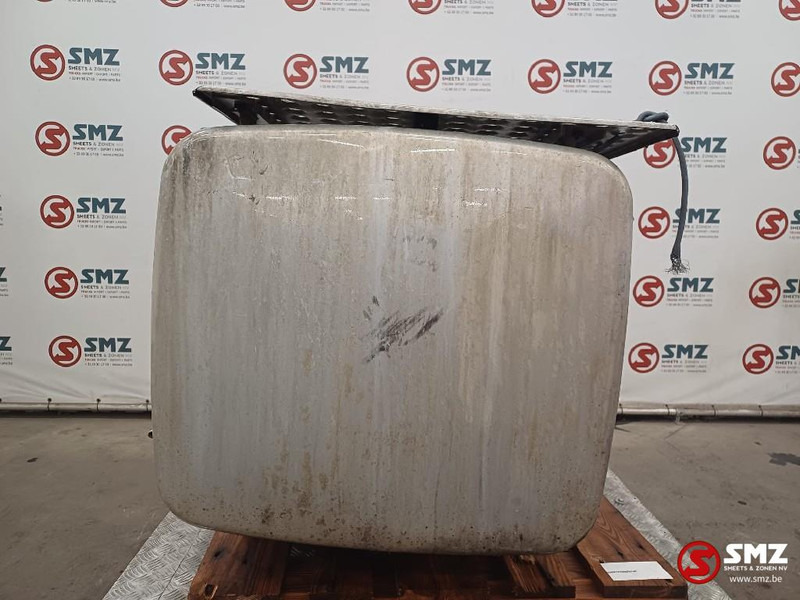 Iveco Occ brandstoftank met steunen 610L Iveco - Tanque de combustível de Caminhão: foto 3 Iveco Occ brandstoftank met steunen 610L Iveco - Tanque de combustível de Caminhão: foto 3