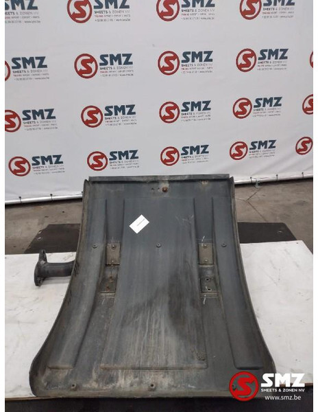 Iveco Occ spatbord rechts Iveco 41002409 - Carroceria e exterior de Caminhão: foto 3 Iveco Occ spatbord rechts Iveco 41002409 - Carroceria e exterior de Caminhão: foto 3