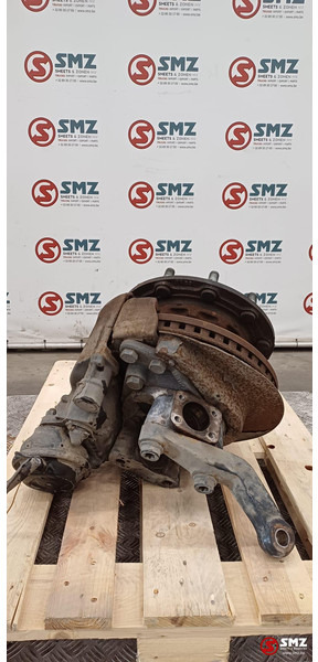 Iveco Occ wielnaaf + remklauw links meeloopas Iveco - Direcção de Caminhão: foto 2 Iveco Occ wielnaaf + remklauw links meeloopas Iveco - Direcção de Caminhão: foto 2