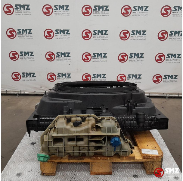 MAN Occ radiator MAN - Radiador de Caminhão: foto 2 MAN Occ radiator MAN - Radiador de Caminhão: foto 2