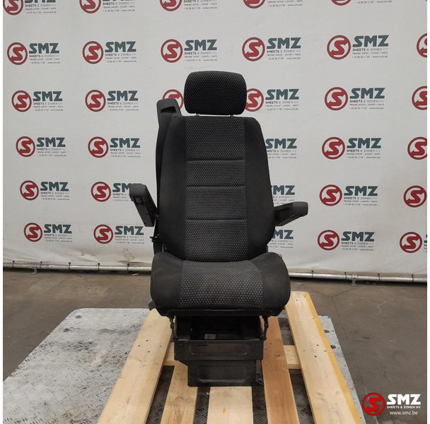 Mercedes-Benz Occ bijrijdersstoel Mercedes - Cabine e interior de Caminhão: foto 1 Mercedes-Benz Occ bijrijdersstoel Mercedes - Cabine e interior de Caminhão: foto 1