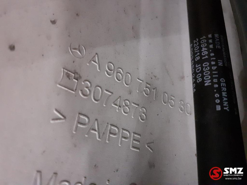 Mercedes-Benz Occ motorkap + windgeleiders Mercedes - Capô de Caminhão: foto 4 Mercedes-Benz Occ motorkap + windgeleiders Mercedes - Capô de Caminhão: foto 4