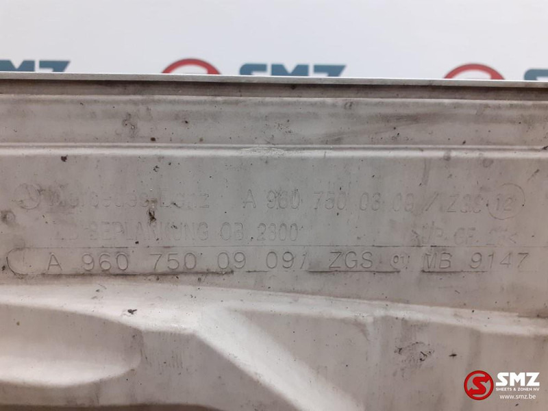 Mercedes-Benz Occ motorkap + windgeleiders Mercedes - Capô de Caminhão: foto 3 Mercedes-Benz Occ motorkap + windgeleiders Mercedes - Capô de Caminhão: foto 3