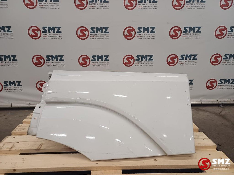 Mercedes-Benz Occ spatbordverlenging links Mercedes - Carroceria e exterior de Caminhão: foto 1 Mercedes-Benz Occ spatbordverlenging links Mercedes - Carroceria e exterior de Caminhão: foto 1