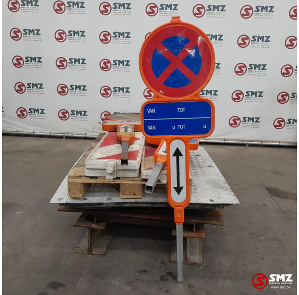 Diversen Occ set diverse verkeerssignalisatie - Peça de reposição de Caminhão: foto 1 Diversen Occ set diverse verkeerssignalisatie - Peça de reposição de Caminhão: foto 1