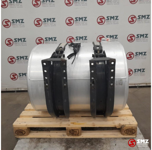 Renault Occ brandstoftank 360L + brandstofniveausensor Ren - Tanque de combustível de Caminhão: foto 2 Renault Occ brandstoftank 360L + brandstofniveausensor Ren - Tanque de combustível de Caminhão: foto 2
