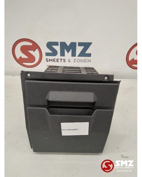 Renault Occ lade met bekerhouder Renault T - Cabine e interior de Caminhão: foto 1 Renault Occ lade met bekerhouder Renault T - Cabine e interior de Caminhão: foto 1