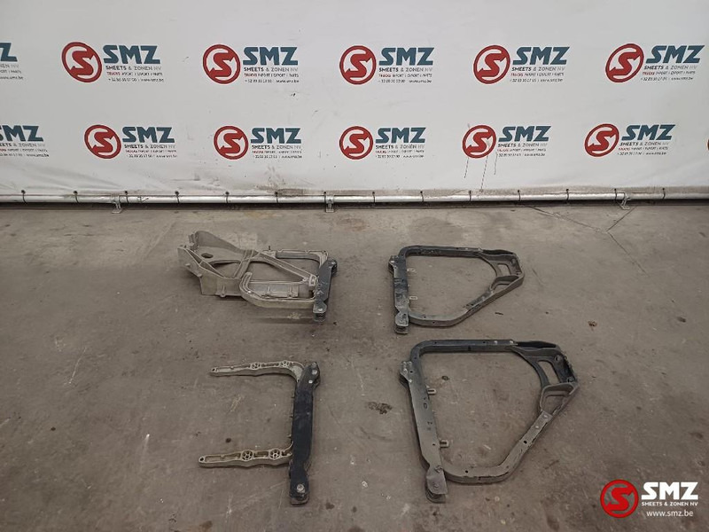 Renault Occ set sideskirt steunen Renault - Estrutura/ Châssis de Caminhão: foto 2 Renault Occ set sideskirt steunen Renault - Estrutura/ Châssis de Caminhão: foto 2