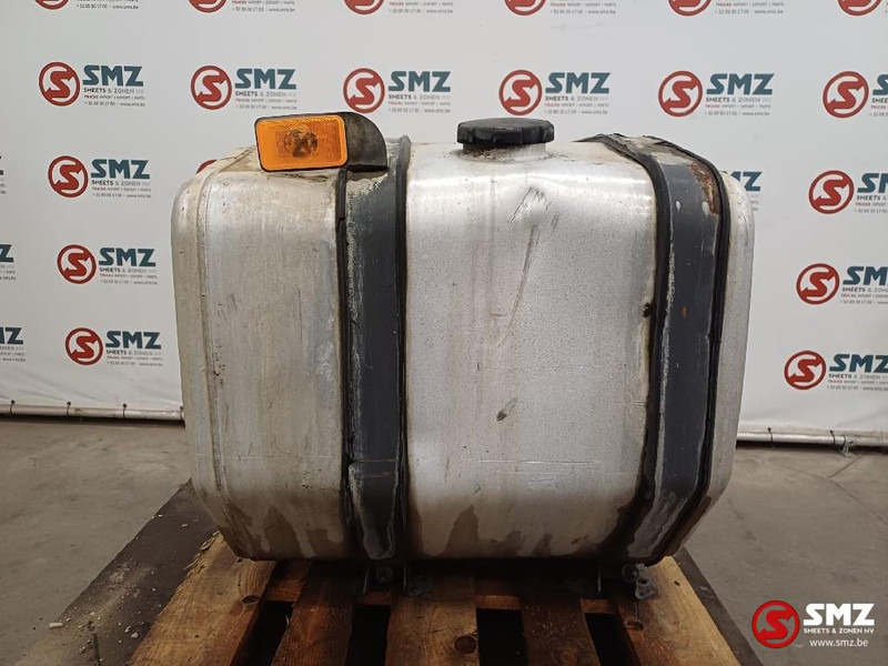 Volvo Occ brandstoftank 300L met steunen Volvo - Tanque de combustível de Caminhão: foto 1 Volvo Occ brandstoftank 300L met steunen Volvo - Tanque de combustível de Caminhão: foto 1
