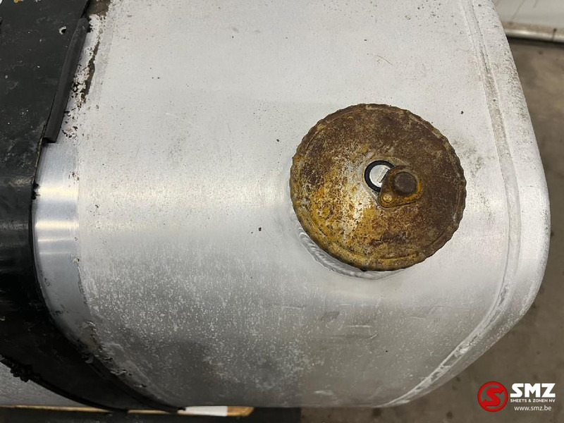 Volvo Occ brandstoftank met steunen 750L Volvo - Tanque de combustível de Caminhão: foto 4 Volvo Occ brandstoftank met steunen 750L Volvo - Tanque de combustível de Caminhão: foto 4