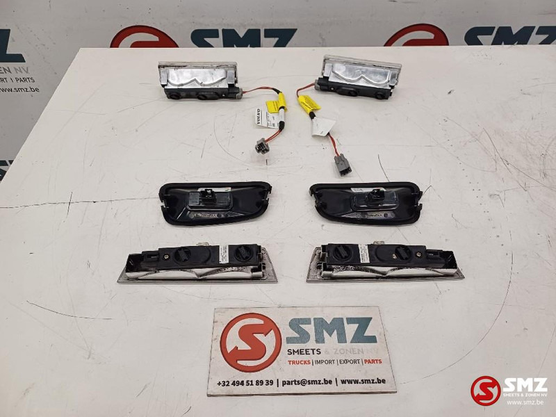 Volvo Occ set cabineverlichting deur + dak + binnen L/R - Cabine e interior de Caminhão: foto 2 Volvo Occ set cabineverlichting deur + dak + binnen L/R - Cabine e interior de Caminhão: foto 2