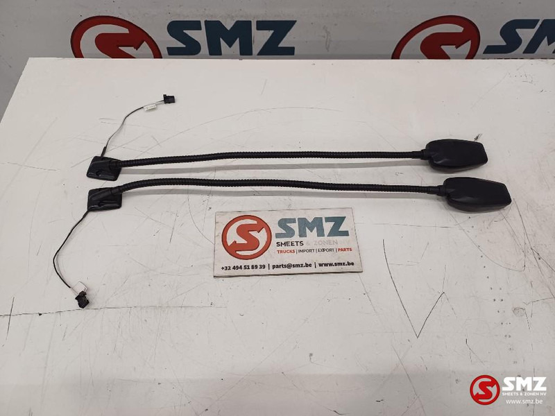 Volvo Occ set van 2 leeslampen Volvo - Cabine e interior de Caminhão: foto 2 Volvo Occ set van 2 leeslampen Volvo - Cabine e interior de Caminhão: foto 2