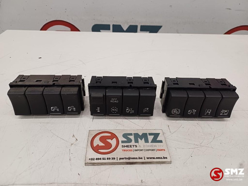 Volvo Occ set van 3 dashbordpanelen Volvo - Sistema elétrico de Caminhão: foto 1 Volvo Occ set van 3 dashbordpanelen Volvo - Sistema elétrico de Caminhão: foto 1