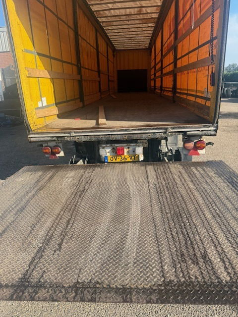 Krone Stuuras liftas laadklep - Semi-reboque de lona: foto 5 Krone Stuuras liftas laadklep - Semi-reboque de lona: foto 5