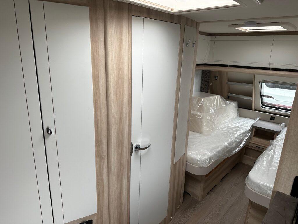 Caravana nuevo DE LUXE 495 UL 2024: foto 6