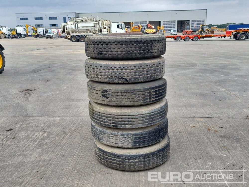 11R22.5 Tyre & Rim (8 of) - Pneu: foto 4 11R22.5 Tyre & Rim (8 of) - Pneu: foto 4