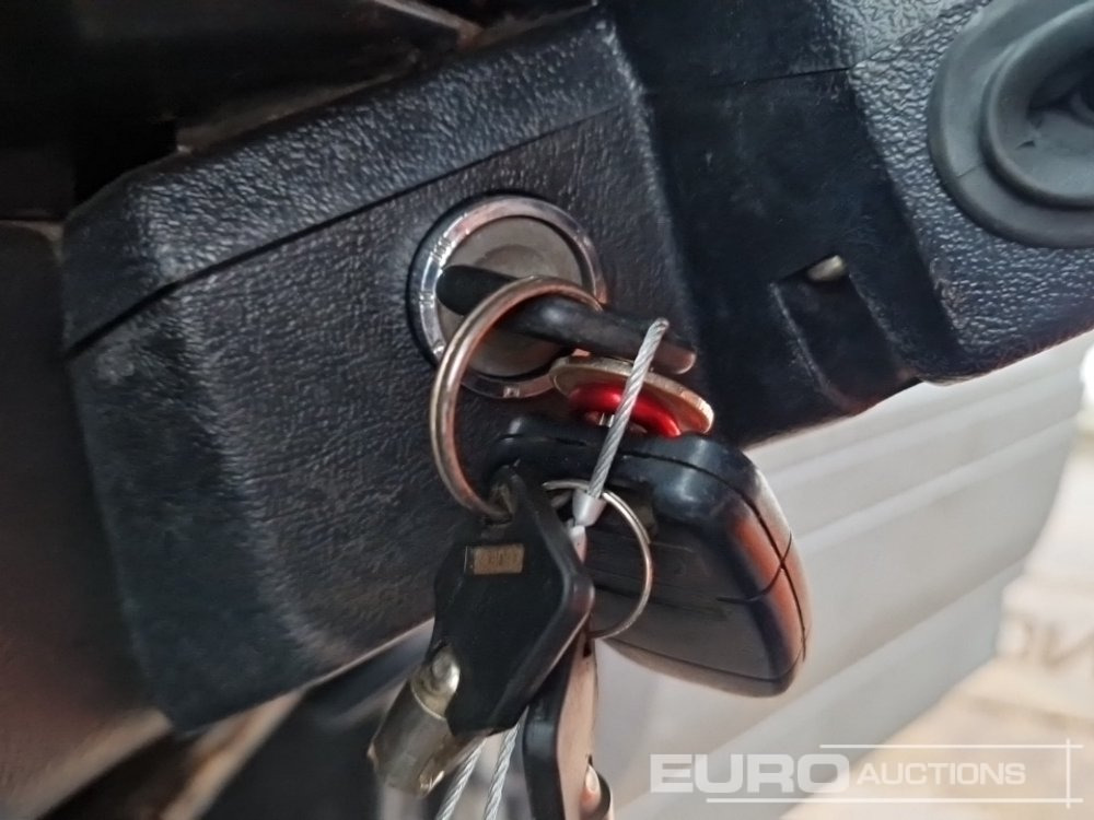 SUV 2002 Land Rover Defender 90: foto 39