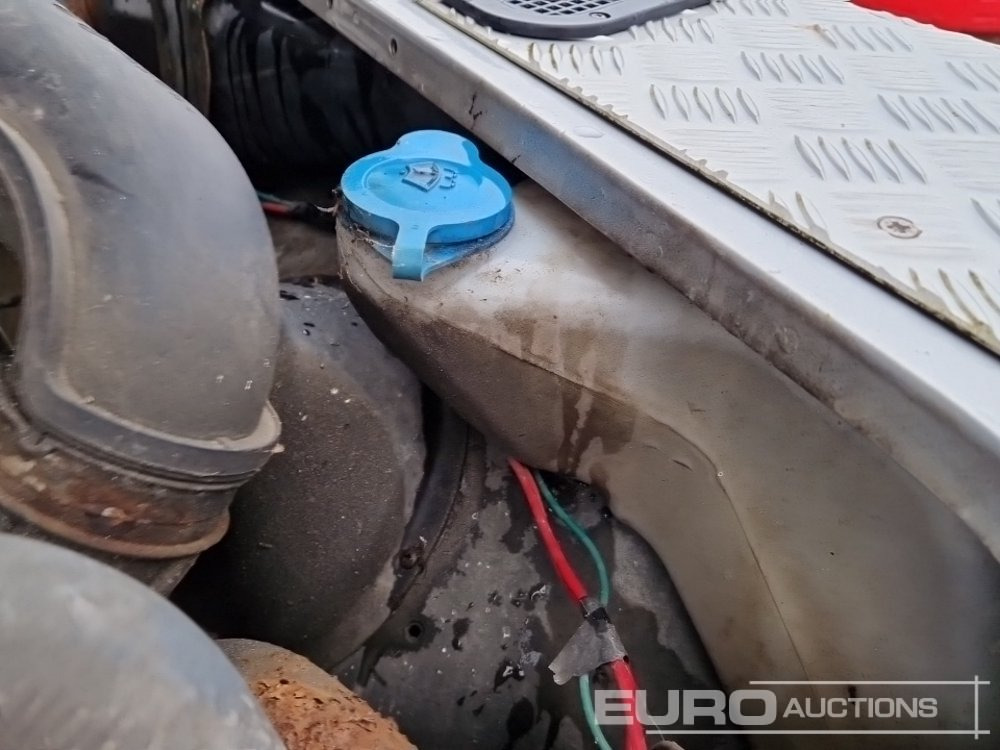 SUV 2002 Land Rover Defender 90: foto 16