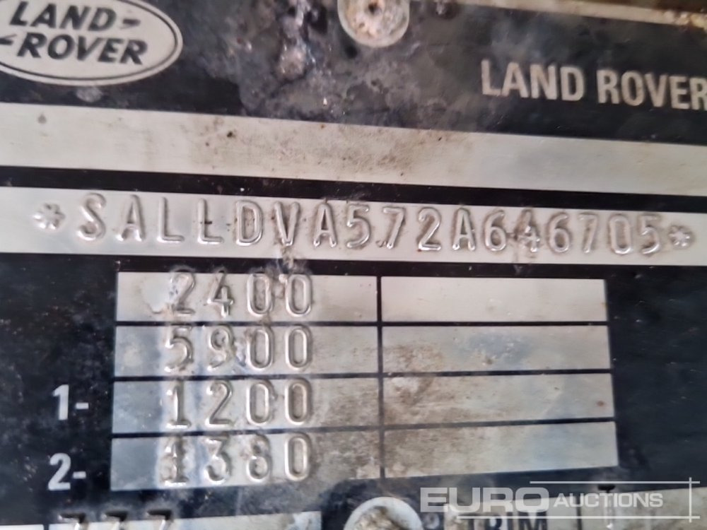 SUV 2002 Land Rover Defender 90: foto 43