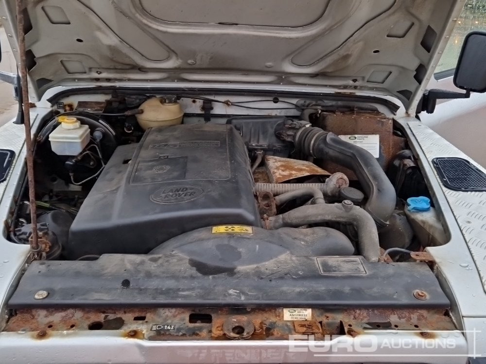 SUV 2002 Land Rover Defender 90: foto 13