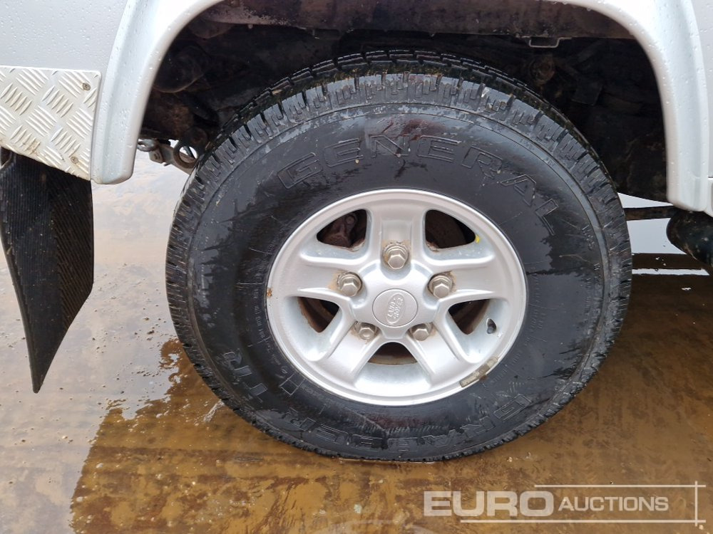 SUV 2002 Land Rover Defender 90: foto 11