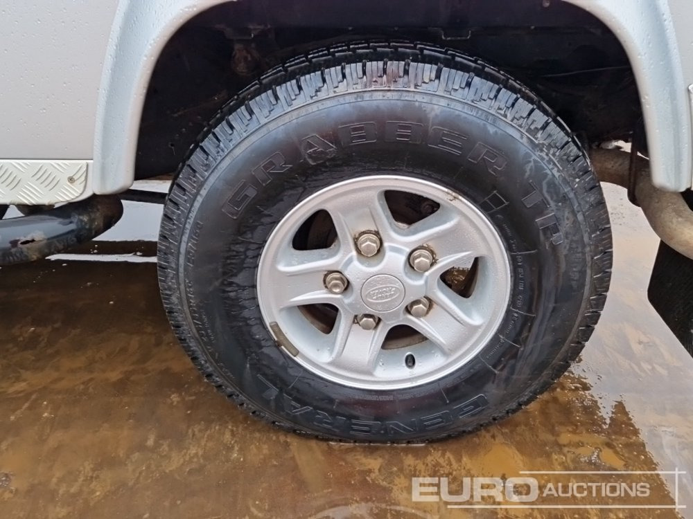 SUV 2002 Land Rover Defender 90: foto 10