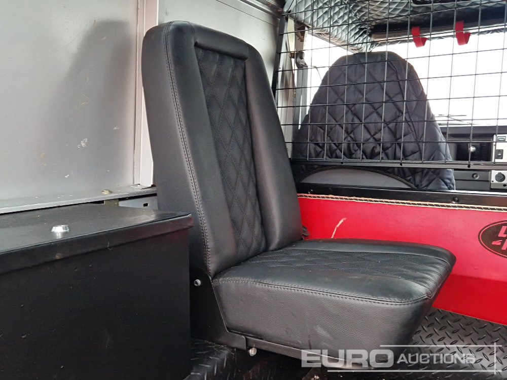 SUV 2002 Land Rover Defender 90: foto 23